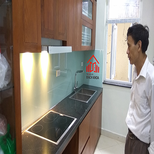 Kính ốp bếp ĐẸP - kinh sơn màu